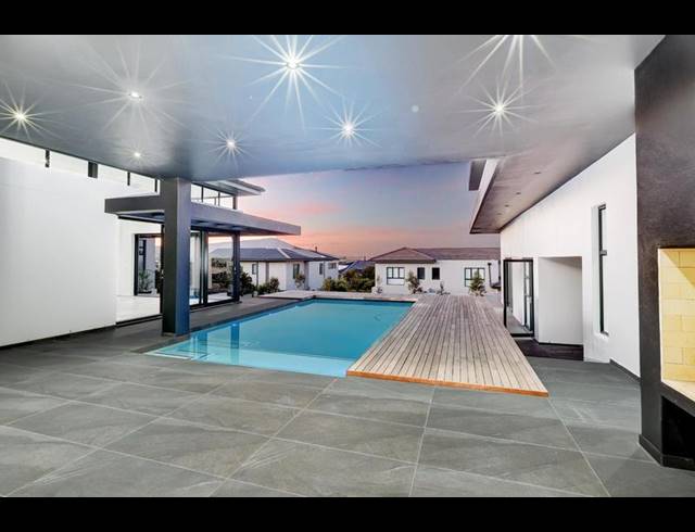 6 BEDROOM HOUSE FOR SALE IN CLARA ANNA FONTEIN